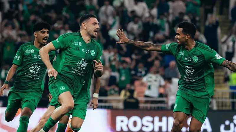 تعرف على معلق مباراة أهلي جدة أمام ضمك في دوري روشن 