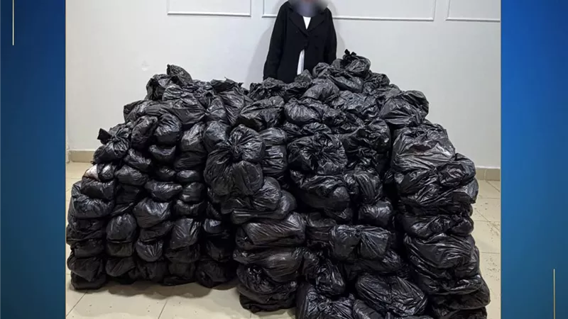 ضبط سيدة بحوزتها سلع غذائية لتوزيعها على الناخبين بالمنيا