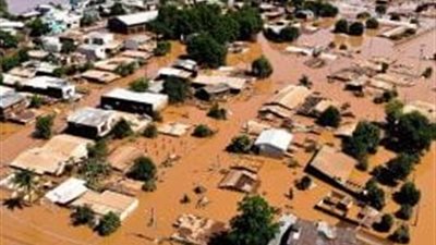 كارثة في إندونيسيا.. 14 قتيلا وعشرات الجرحى جراء فيضانات «بجزر سيتارو»