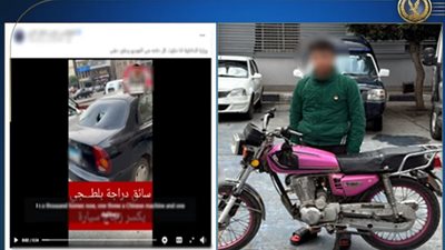 القبض علي سائق دراجه للإعتداء علي شخص بالسب والضرر