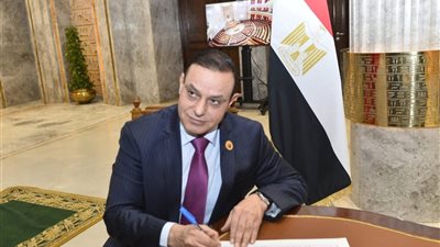  النائب مختار همام يتسلم كارنيه عضوية مجلس النواب