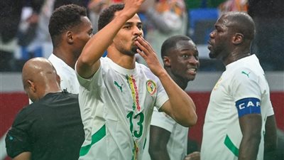 منتخب السنغال يقسو على مالي في الشوط الأول ويضع قدم في نصف النهائي 