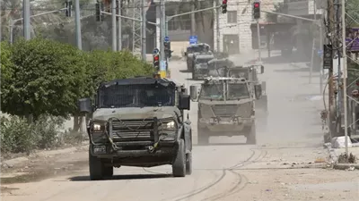 قوات الاحتلال تعتقل عشرات الفلسطينيين بالضفة الغربية