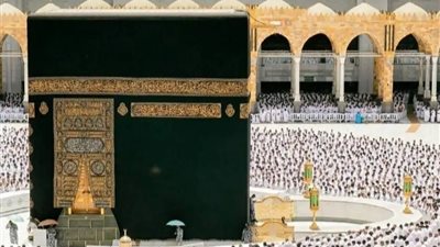 حجاج بيت الله الحرام يؤدون الركن الأعظم بالوقوف بعرفات