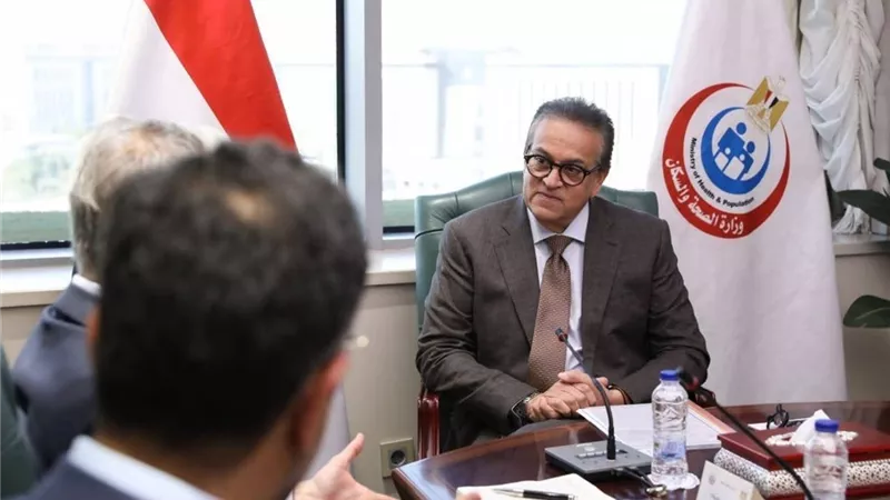 وزير الصحة يبحث مع شركة «فيلبس» توطين صناعة أجهزة الأشعة