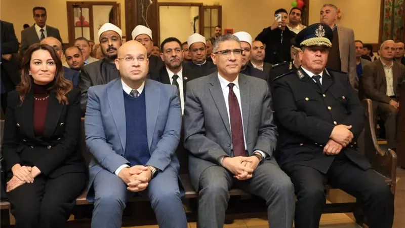 محافظ الجيزة يزور مقر الكنيسة الإنجيلية للتهنئة بعيد الميلاد المجيد 