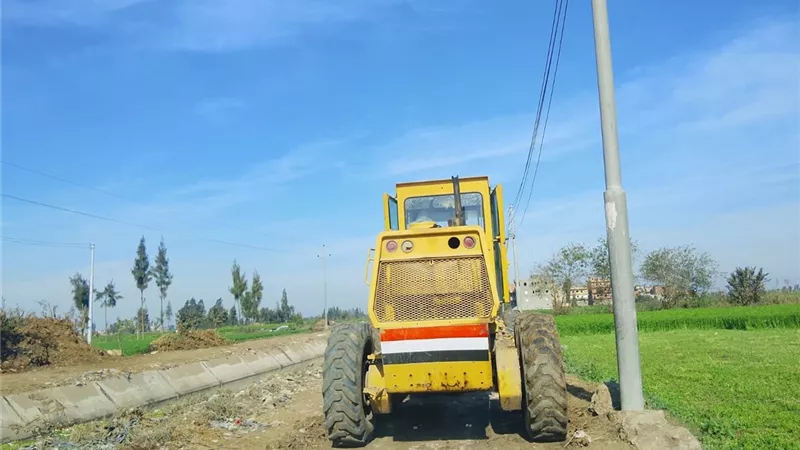 بعد شكاوى المواطنين.. جهاز النظافة بكفر الشيخ يستجيب ويمهد الطرق