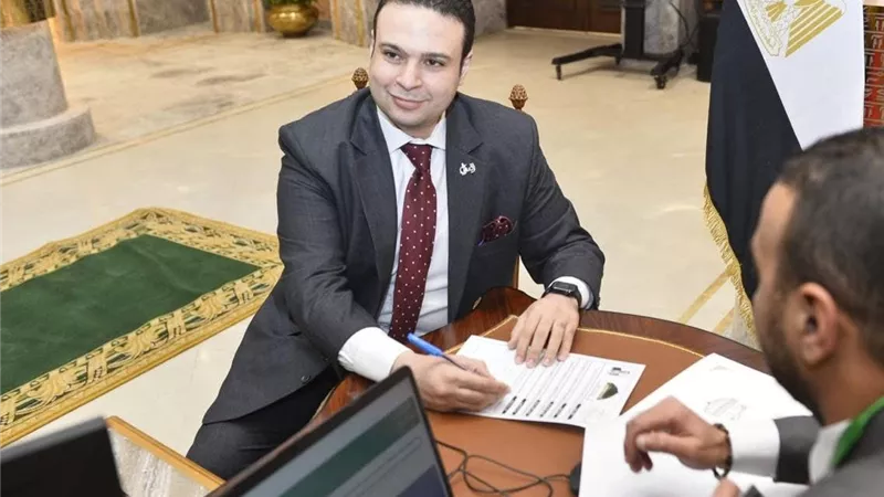 عبد المنعم إمام يتسلم كارنيه عضوية مجلس النواب الجديد 