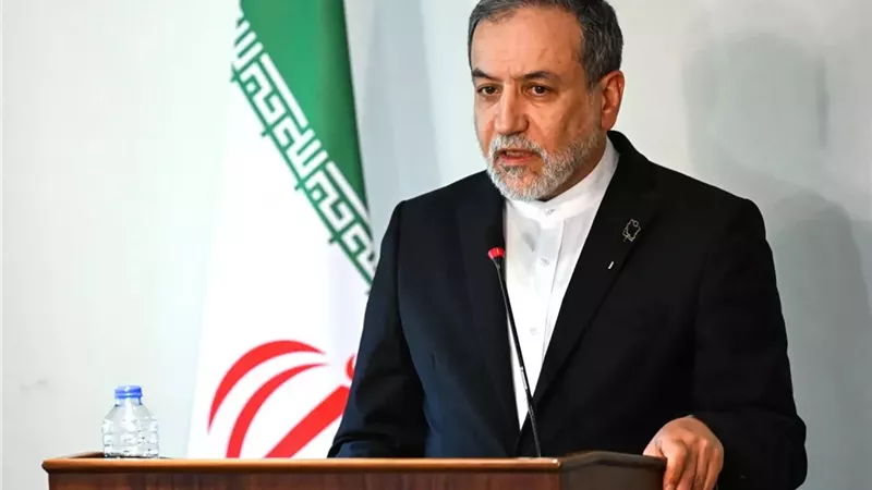 إيران تتهم إسرائيل بانتهاك اتفاق وقف النار مع لبنان.. وتؤكد جاهزيتها للحرب أو التفاوض