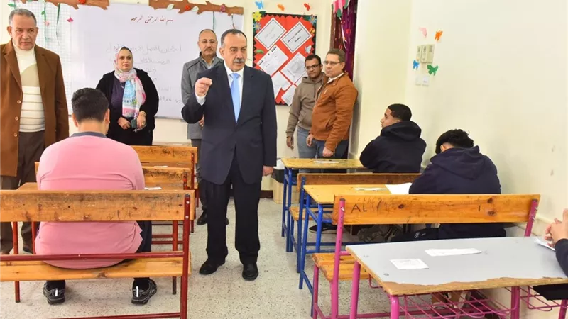 محافظ أسيوط يتابع انتظام امتحانات صفوف النقل للفصل الدراسي الأول للعام الدراسي 2025-2026