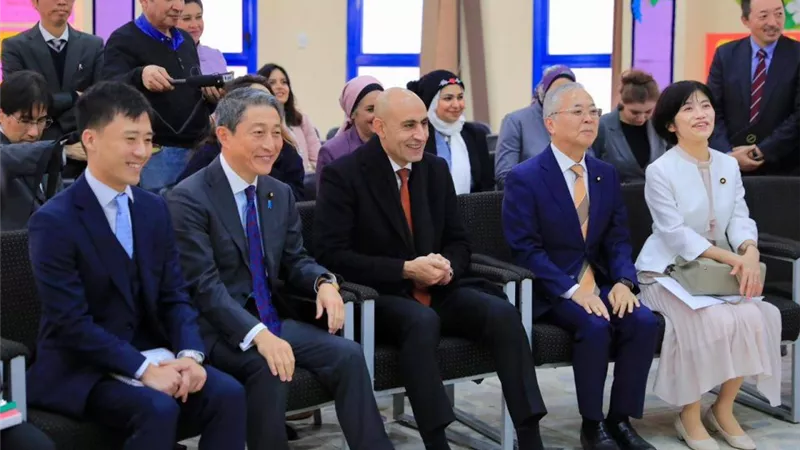 وزير التربية والتعليم يرافق وفدًا برلمانيًا يابانيًا في زيارة تفقدية للمدرسة المصرية اليابانية بالعبور