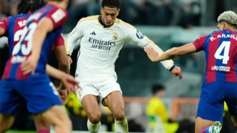 9 قنوات مجانية تنقل مباراة برشلونة وريال مدريد اليوم في نهائي كأس السوبر الإسباني