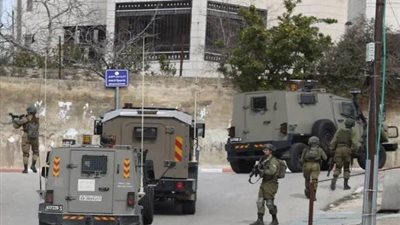 جيش الاحتلال الإسرائيلي يواصل اعتداءاته ويعتقل 18 فلسطينيا بالضفة الغربية المحتلة