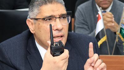 محافظ الجيزة يقود حملات لإزالة موقف عشوائي للتوكتوك بالهرم