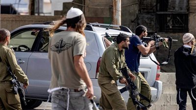 هآرتس: تصاعد معدل جرائم المستوطنين تجاه الفلسطينيين وسط غياب الردع الأمني