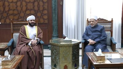 شيخ الأزهر ووزير الأوقاف العُماني يؤكدان: وحدة الأمة أولوية في مواجهة التحديات