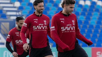 داروين نونيز يقود هجوم الهلال السعودي أمام نيوم في دوري روشن 