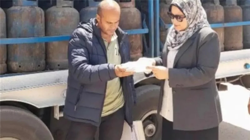 ضبط طن و 700كيلو زيوت سيارات مجهول المصدر وجنحة تصرف في1147اسطوانة غاز بسوهاج
