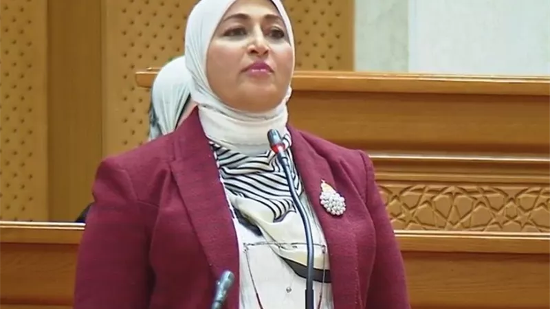 تعرف على سبب اعتذار مذيع الجلسة الافتتاحية لمجلس النواب لنائبة