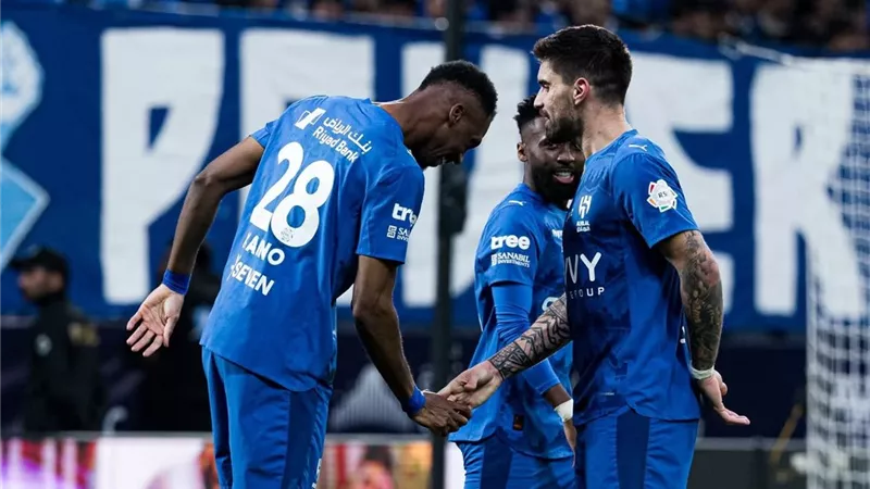دوري روشن.. تعرف على معلق مباراة الهلال أمام الشباب 