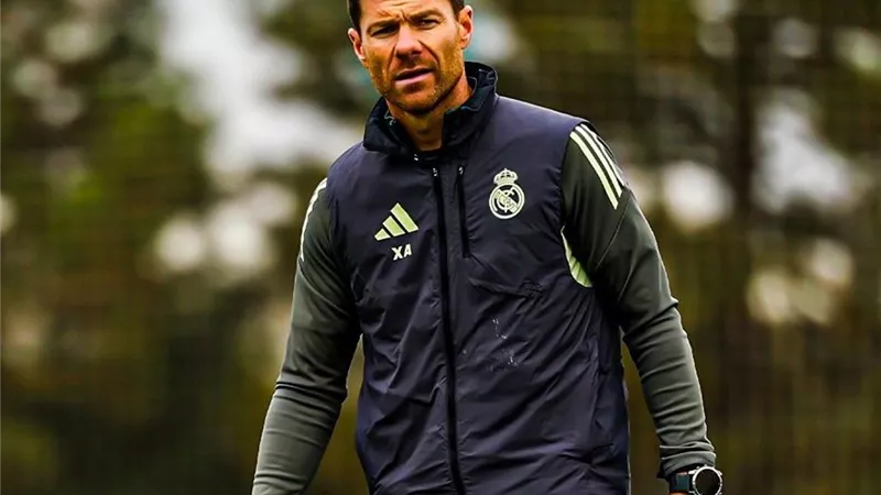 آس: ألونسو أبدى استياءه من إدارة ريال مدريد بسبب عدم التعاقد مع هذا اللاعب