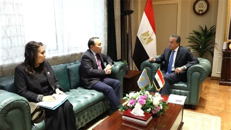 وزير الصحة يستقبل سفير كازاخستان لتعزيز التعاون الصحي والدوائي