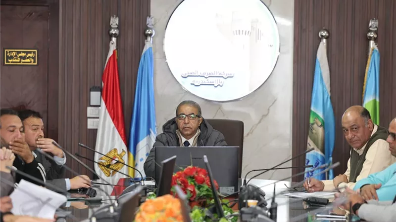 رئيس صرف صحي الإسكندرية يتابع الموقف التنفيذي عقب النوة الأخيرة
