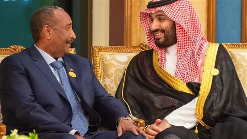 البرهان يصدر قرارًا بإعادة تشكيل المجلس الأعلى للتعاون الاستراتيجي بين السودان والسعودية