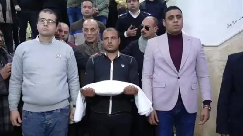 الكفن ينهي سلسال الدم بين عائلتين بالمنيا.. إيه الحكاية؟