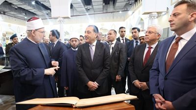 مدبولي يشيد بجناح الأزهر في معرض القاهرة الدولي للكتاب
