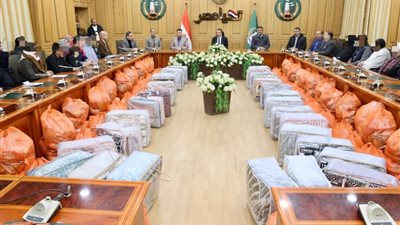 دعم وعلاج وفرص عمل… كواليس لقاء محافظ المنوفية مع الأسر الأكثر احتياجًا