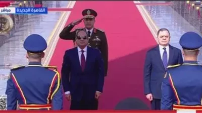 الرئيس السيسي يضع إكليلا من الزهور على النصب التذكاري لشهداء الشرطة