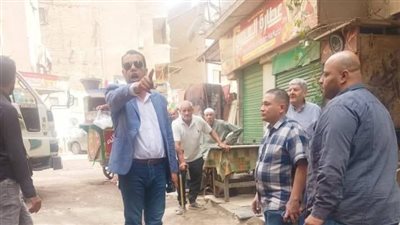 «هتخالف هنزيل».. رئيس حى البساتين يضرب بيد من حديد ويتصدى بحزم لمخالفات البناء