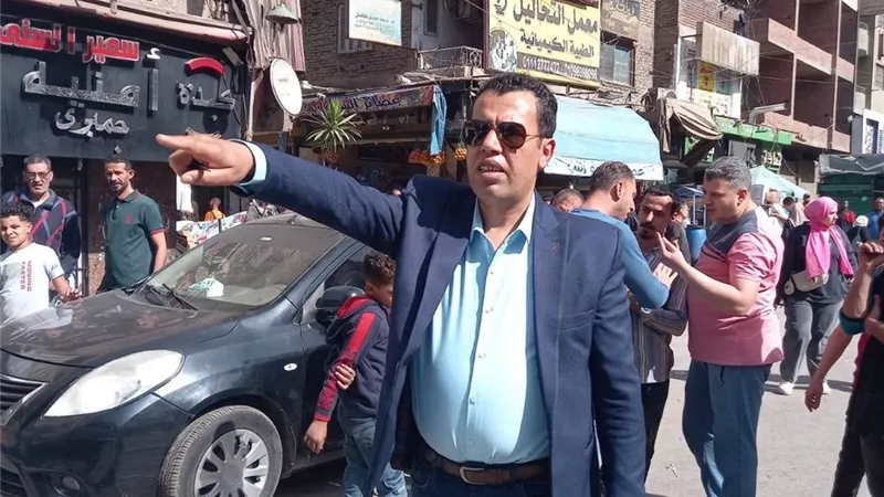 من المكتب إلى الشارع.. الدكتور محسوب يفرض الانضباط ويصنع الفارق فى حى البساتين