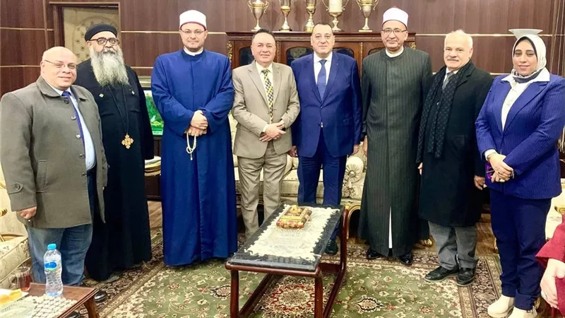 وفد من بيت العائلة المصرية يقدم التهنئة لمدير أمن كفرالشيخ بمناسبة عيد الشرطة 