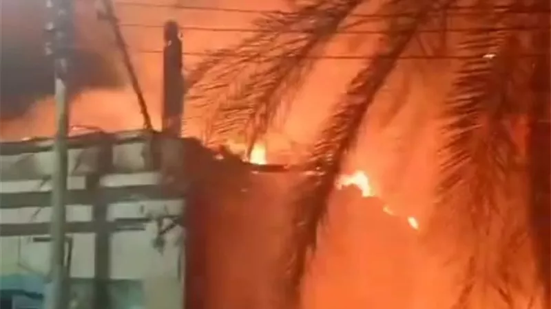 حريق هائل بالقرب من كشك كهرباء بجوار السكة الحديد بمدينة منوف 