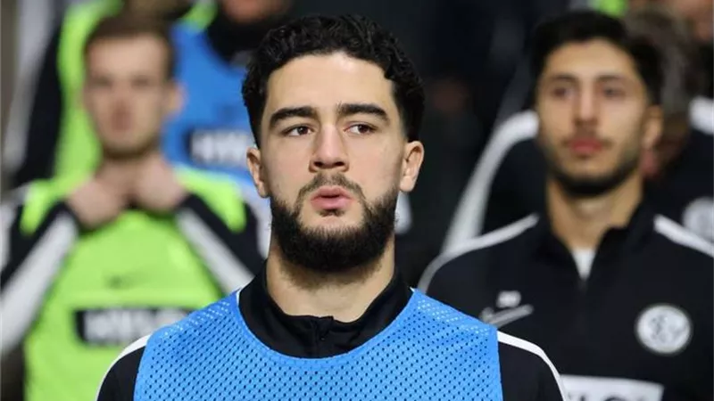 على طريقة وسام أبو علي.. اﻷهلي يقترب من التعاقد مع المهاجم الفلسطيني محمد محمود  