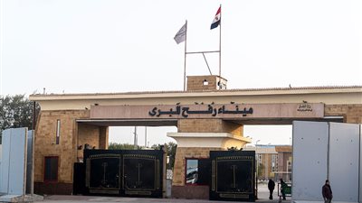 قافلة مساعدات زاد العزة الـ274 تصل من مصر إلى غزة