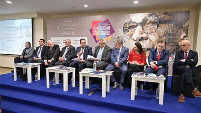 رئيس جامعة القاهرة يشارك في ندوة تحت عنوان آفاق جديدة بمعرض الكتاب 2026