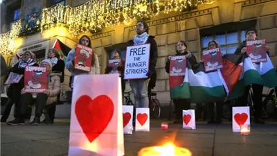 الشرطة البريطانية تعتقل الناشط الحقوقي تاتشل خلال مشاركته بوقفة داعمة للفلسطينيين 