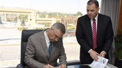 محافظ أسوان يعتمد نتيجة الفصل الدراسى الأول للشهادة الإعدادية.. تفاصيل