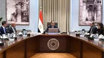 مدبولي يبحث توطين صناعة السيارات.. ويؤكد: مصر بوابة إقليمية للتصنيع والتصدير