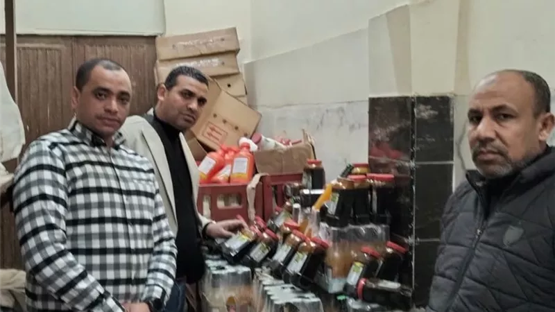 ضبط مصنع تعبئة مواد غذائية بأسيوط وبداخله عصائر وعسل منتهية الصلاحية
