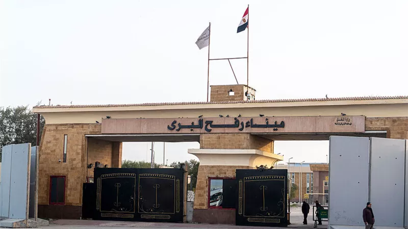 قافلة مساعدات زاد العزة الـ274 تصل من مصر إلى غزة