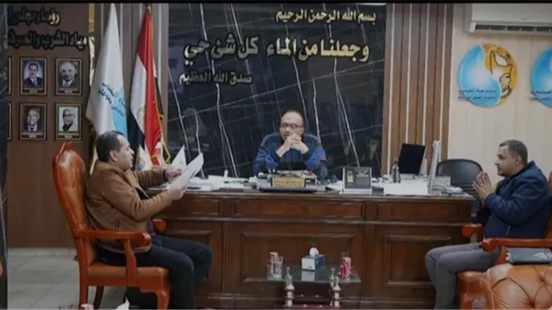 مياه سوهاج تبحث موقف مشروعات مياه الشرب والصرف الصحي مع معاون وزيرالإسكان