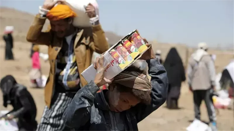 توزيع مساعدات غذائية