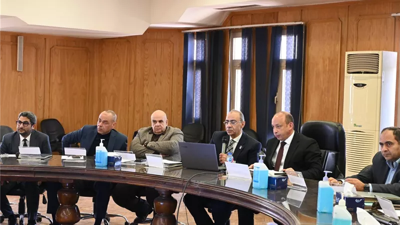 عميد طب قصر العيني يوجه بحصر الخدمات العلاجية المقدمة بالمستشفيات.. وإعداد إحصائية واضحة