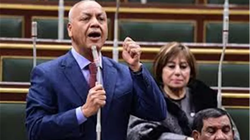 مصطفى بكري: الرئيس السيسي حريص على مبدأ الفصل بين السلطات 
