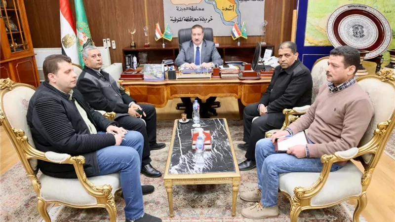 محافظ المنوفية يناقش مشاكل المشروعات الجاري تنفيذها بنطقاق المحافظة 