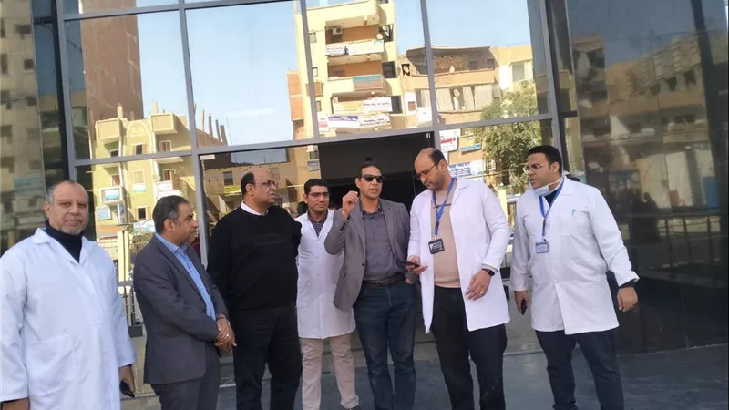 وكيل صحة أسيوط ومدير مستشفى الإصابات الجامعي يتفقدان قسم العظام بمنفلوط 